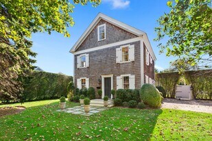 90 Powell Ave in Southampton, NY - Building Photo