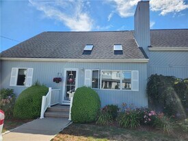 47 Treasure Rd in Narragansett, RI - Building Photo