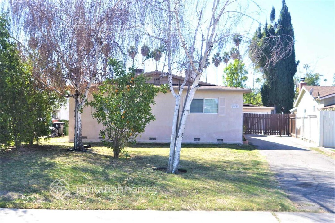 19038 Cantlay St in Los Angeles, CA - Building Photo