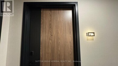 1037 The Queensway in Toronto, ON - Building Photo - Building Photo