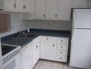5823 Burke Manor Ct in Burke, VA - Building Photo - Building Photo
