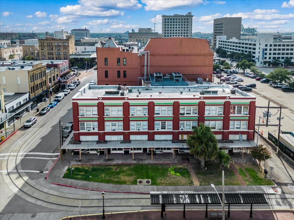 2002 Post Office St in Galveston, TX - Building Photo