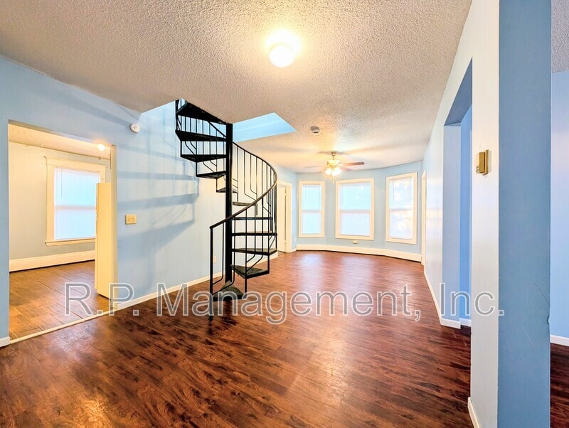 61 Delos St W in St. Paul, MN - Building Photo