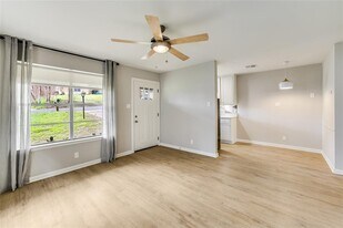 1612 Elmhurst Dr in Austin, TX - Building Photo