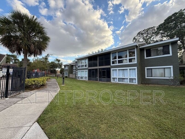6019 Windhover Dr in Orlando, FL - Building Photo - Building Photo