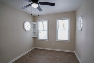 This beautifully updated 3-bedroom, 1-bath single-family home is ready for move-in! in Detroit, MI - Foto de edificio - Building Photo