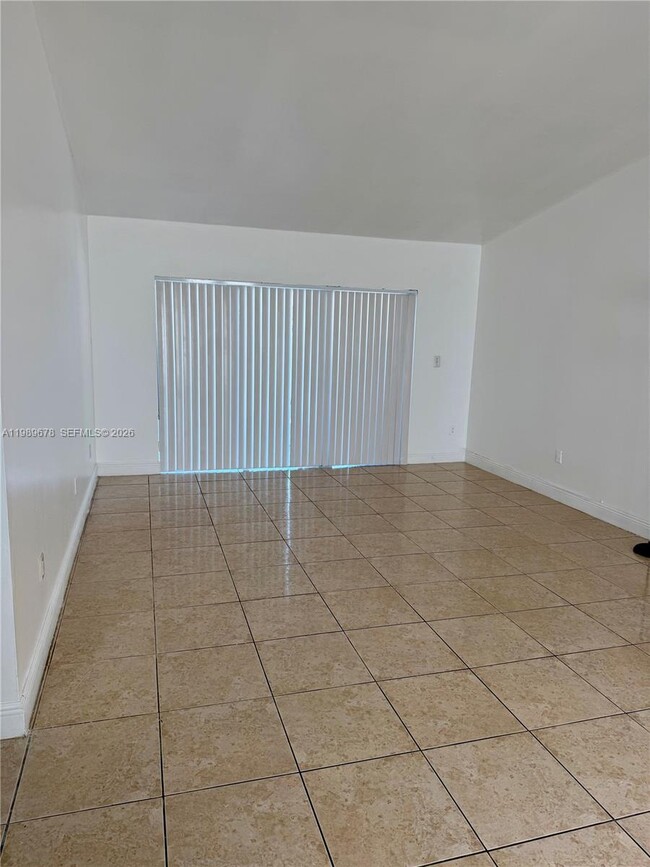 6407 NW 199th Ln in Hialeah, FL - Building Photo - Building Photo
