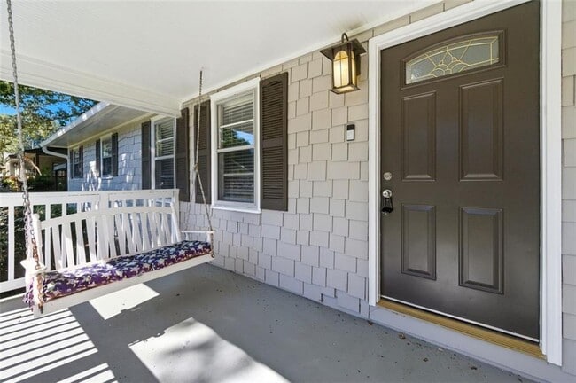 1003 Valley Dr in Smyrna, GA - Building Photo - Building Photo