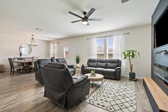 328 Thornless Cir in Buda, TX - Building Photo - Building Photo