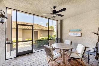 5624 Palmer Cir in Bradenton, FL - Foto de edificio - Building Photo