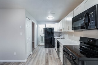 Jordan Court Apartments in Kent, OH - Building Photo - Interior Photo