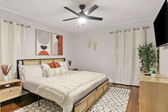 1104 Elizabeth St in West Chicago, IL - Building Photo - Building Photo