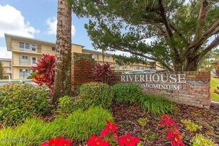 719 S Beach St in Daytona Beach, FL - Building Photo