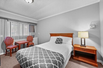 18732 Dix Toledo Rd in Brownstown Township, MI - Foto de edificio - Building Photo