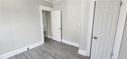 76 Sanford Ave, Unit 2 in Bridgeport, CT - Building Photo - Building Photo