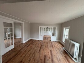 302 W 10th Ave in Oshkosh, WI - Building Photo