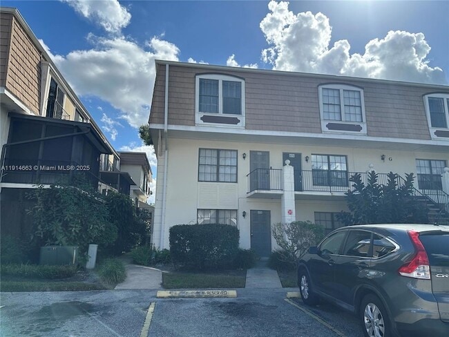 6060 Village Cir N, Unit 6060 in Orlando, FL - Foto de edificio - Building Photo