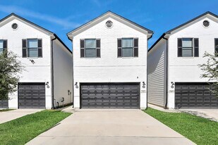 7963 Birmingham St in Houston, TX - Building Photo