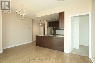 3985-3985 Grand Park Dr in Mississauga, ON - Building Photo - Building Photo