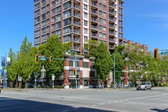 5933 Cooney Rd in Richmond, BC - Building Photo - Building Photo