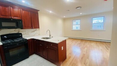 23-68-68 37th St in Queens, NY - Building Photo - Building Photo