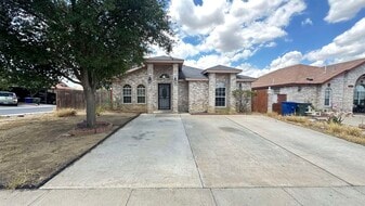 1028 Merrimack Loop in Laredo, TX - Building Photo