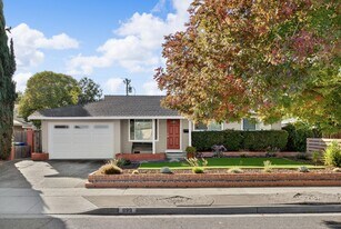 899 Ebbetts Dr in Campbell, CA - Building Photo