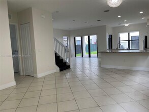 3316 W 98th Pl in Hialeah, FL - Building Photo - Building Photo