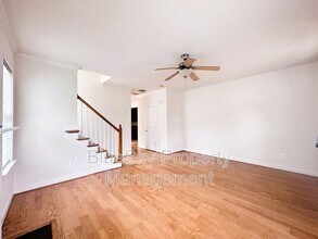 948 Raymond Rd in Charlottesville, VA - Foto de edificio - Building Photo