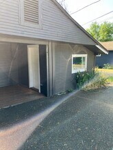 576 NE Winchester St in Roseburg, OR - Building Photo - Building Photo