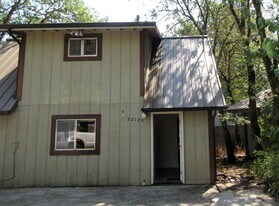 22129-22129 N Umpqua Hwy in Glide, OR - Building Photo