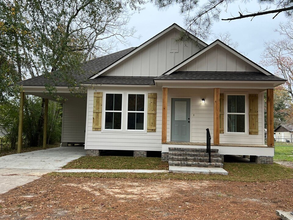 30651 Baker Dr in Denham Springs, LA - Building Photo