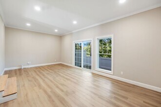 237 Weaver St in Greenwich, CT - Building Photo - Building Photo
