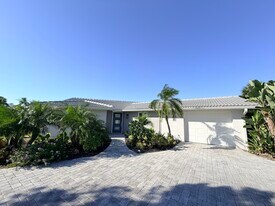 537 Outrigger Ln in Longboat Key, FL - Building Photo