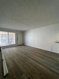 4910 Saxon Dr photo'