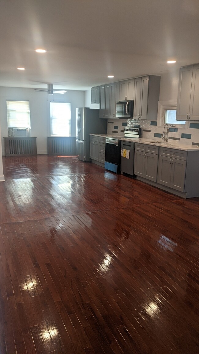 14 Croton St in Ossining, NY - Building Photo - Building Photo