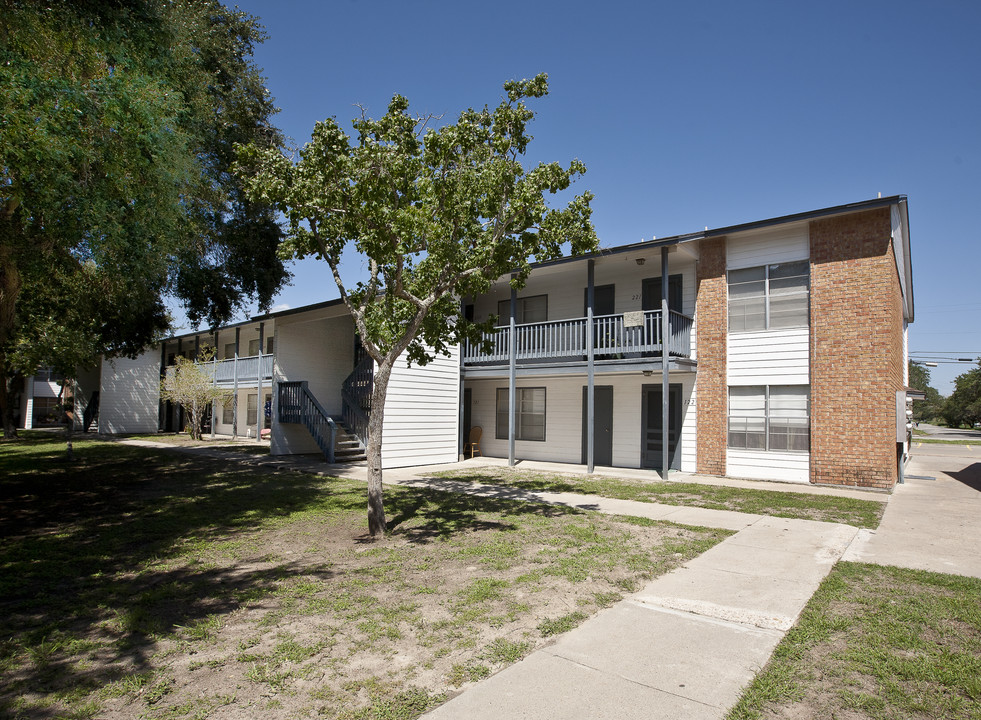 Sandy Oaks Apartments in Aransas Pass, TX - Building Photo