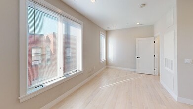 196 Green St, Unit 402 in Boston, MA - Foto de edificio - Building Photo
