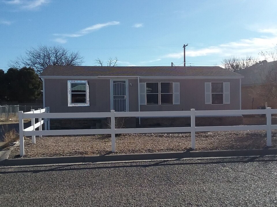 1517 Arizona Dr in Portales, NM - Building Photo