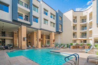 15501 N Dial Blvd in Scottsdale, AZ - Building Photo - Building Photo
