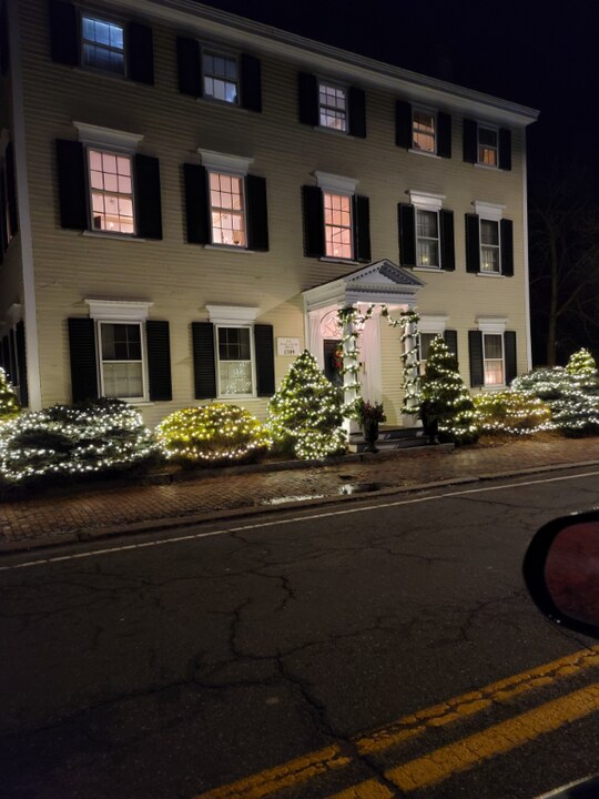 148 High St in Newburyport, MA - Foto de edificio