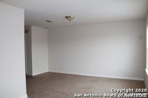 13607 Woodstone Way in San Antonio, TX - Foto de edificio - Building Photo