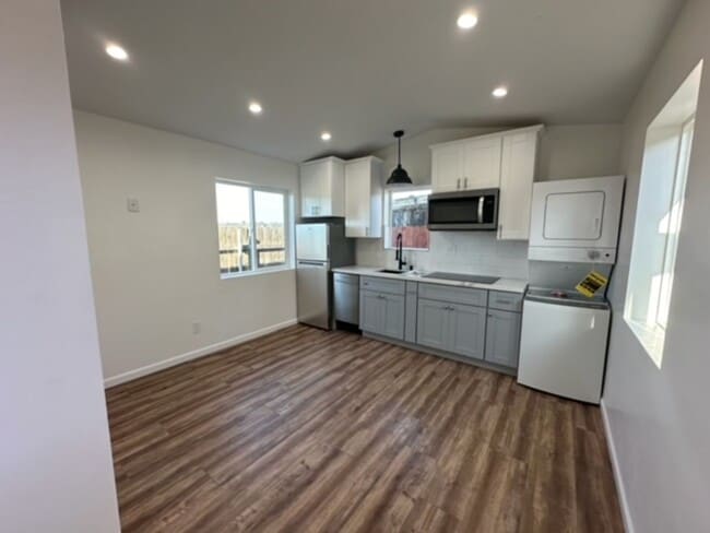 133 Fireside St in Oceanside, CA - Building Photo - Building Photo