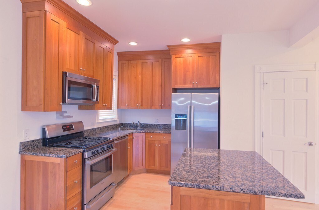 14 Peterson Terr in Somerville, MA - Building Photo