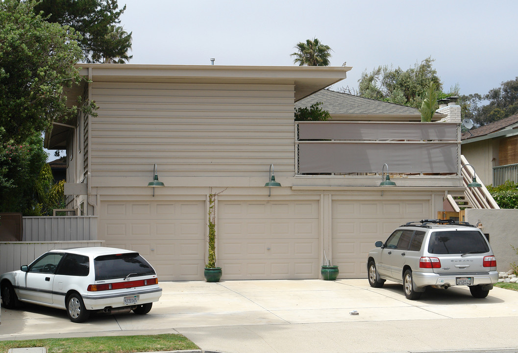 969-971 Sandpiper Ct in Ventura, CA - Building Photo