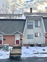 253 West St in Southington, CT - Building Photo