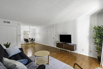 2955 Seven Pines Ln in Atlanta, GA - Foto de edificio - Building Photo
