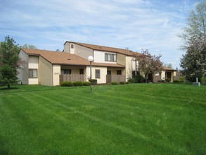 Robinwood Apartments in Stow, OH - Foto de edificio - Building Photo