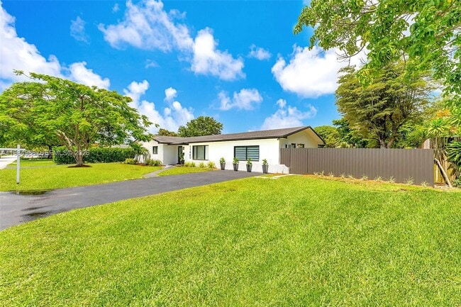 11640 SW 99th Ct in Miami, FL - Building Photo - Building Photo