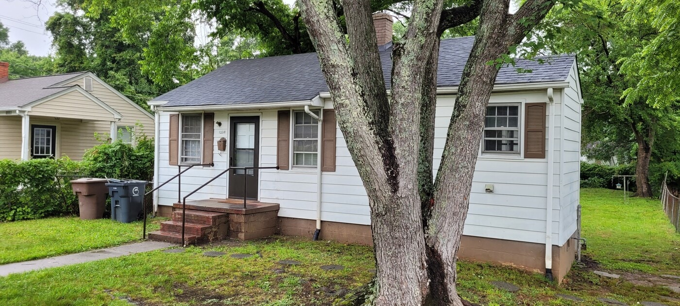 1228 Westside Dr in Greensboro, NC - Foto de edificio